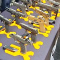 duzy-ekspozytor-stojak-pistolet-dwurzedowy (8).jpg