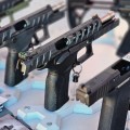 duzy-ekspozytor-stojak-pistolet-dwurzedowy (2).jpg