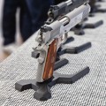 duzy-ekspozytor-stojak-pistolet-jednorzedowy (5).jpg